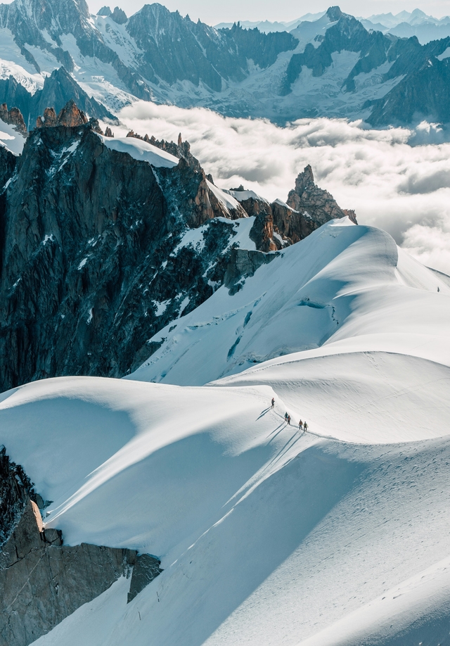 How to Choose an Ice Axe: Length, Type and Use | Oxymeter