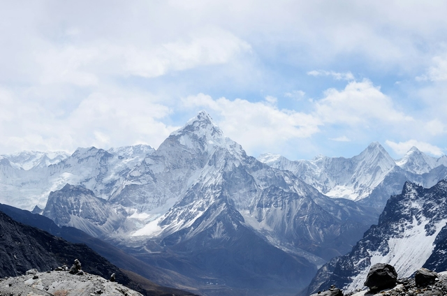 Altitude Oxygen Calculator: Check SpO₂ Risk Before Any Climb | Oxymeter